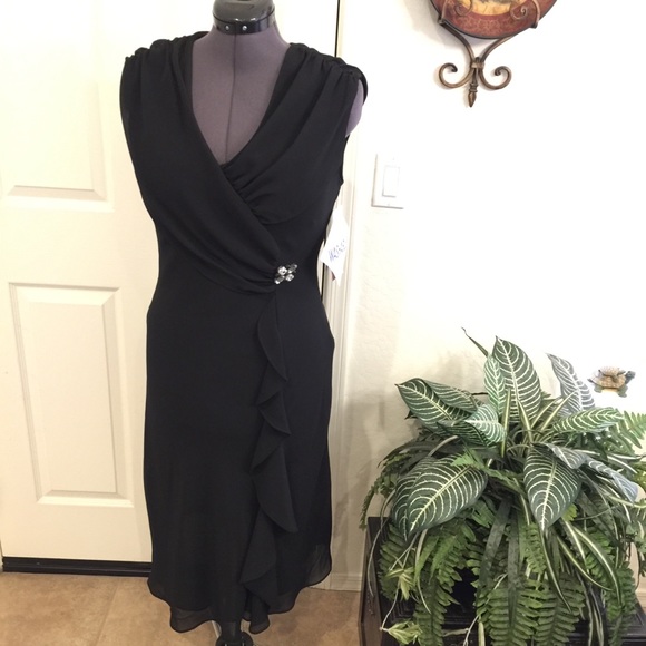 NWT ❤️”THE” black💗dress!! Gorgeous dress, it’s new with tags - Picture 3 of 16